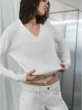 Zara Women's White V-Neck Sweater
